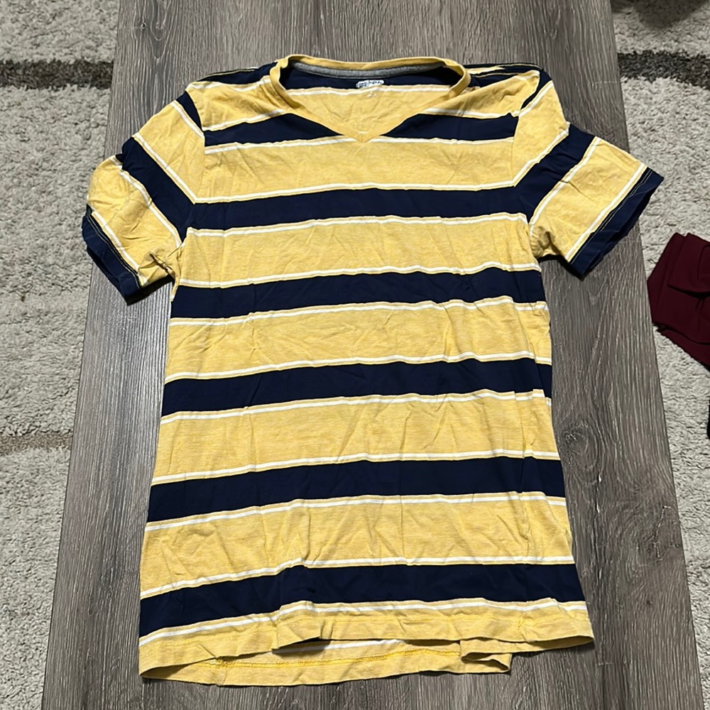 Old navy women’s size large T-shirt